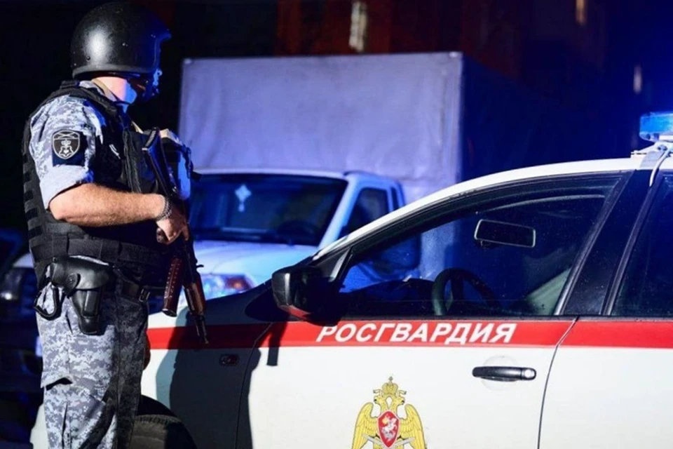 В Донецке росгвардеец спас женщину, пострадавшую от взрыва. Фото: Росгвардия