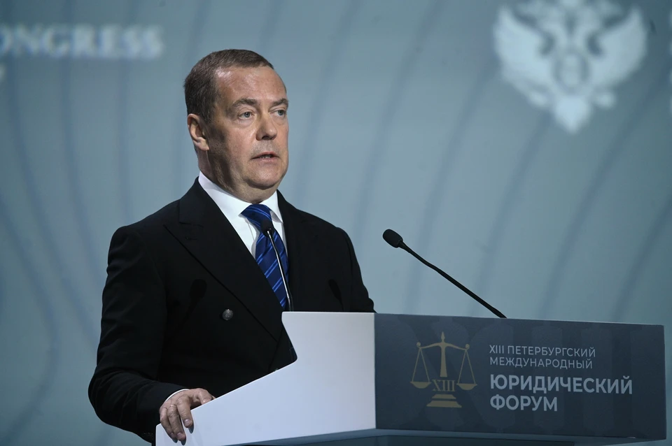 Медведев рассказал, что является важнейшим качеством для военнослужащего