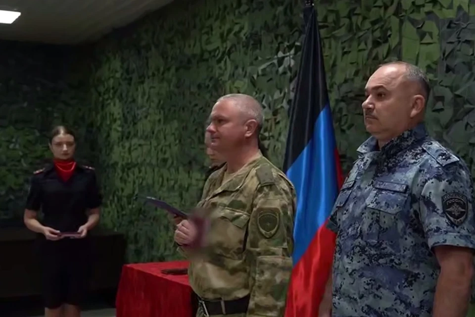 Полицейским временных отделов ДНР присвоили знаки «Участник боевых действий». Фото: МВД по ДНР