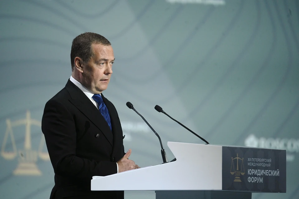 Медведев хлестко отреагировал на заявление Рютте по России и Китаю