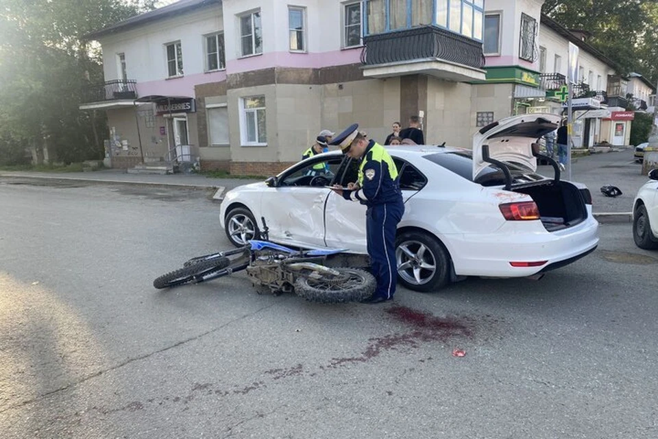 Пьяный байкер без прав разбил мотоцикл в Первоуральске. Фото: Госавтоинспекция Свердловской области