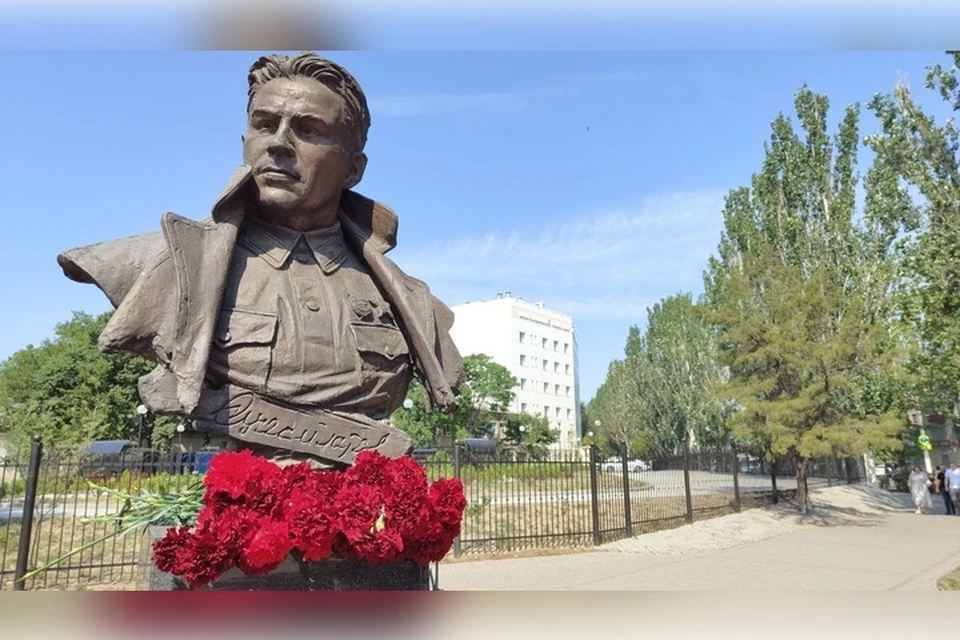 Летом 2022 года в Мелитополе на пересечении улицы Кирова и проспекта Богдана Хмельницкого был открыт бюст Павла Судоплатова
