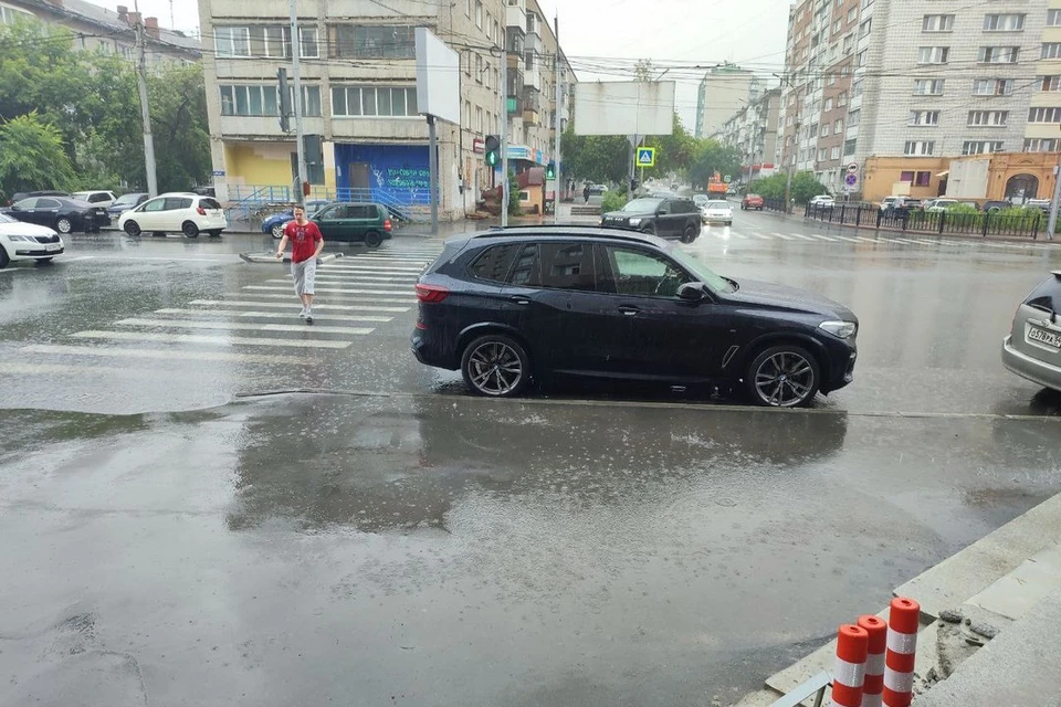 Новосибирск 8 июля накрыл ливень.