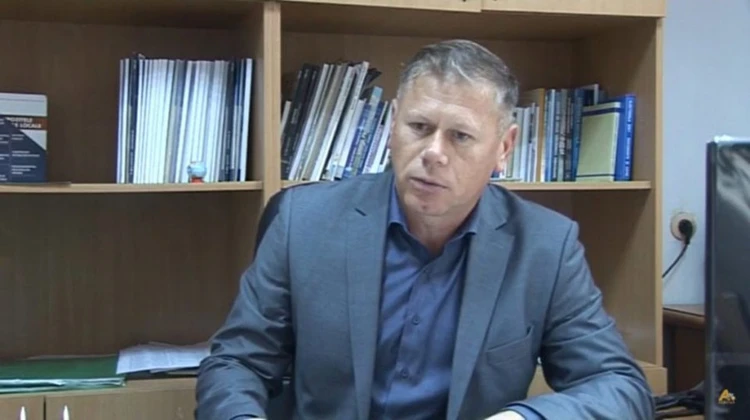 Мэр молдавского села, который насмерть сбил подростка обрушился с критикой на власть после отмены выборов в Болдурештах: "Я за ПАС глотку рвал, а они надо мной издеваются"