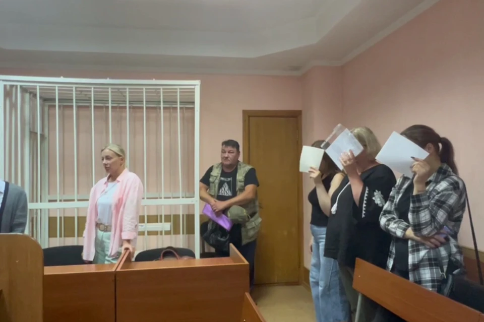Воспитательницы не хотели отвечать на вопросы журналистов.