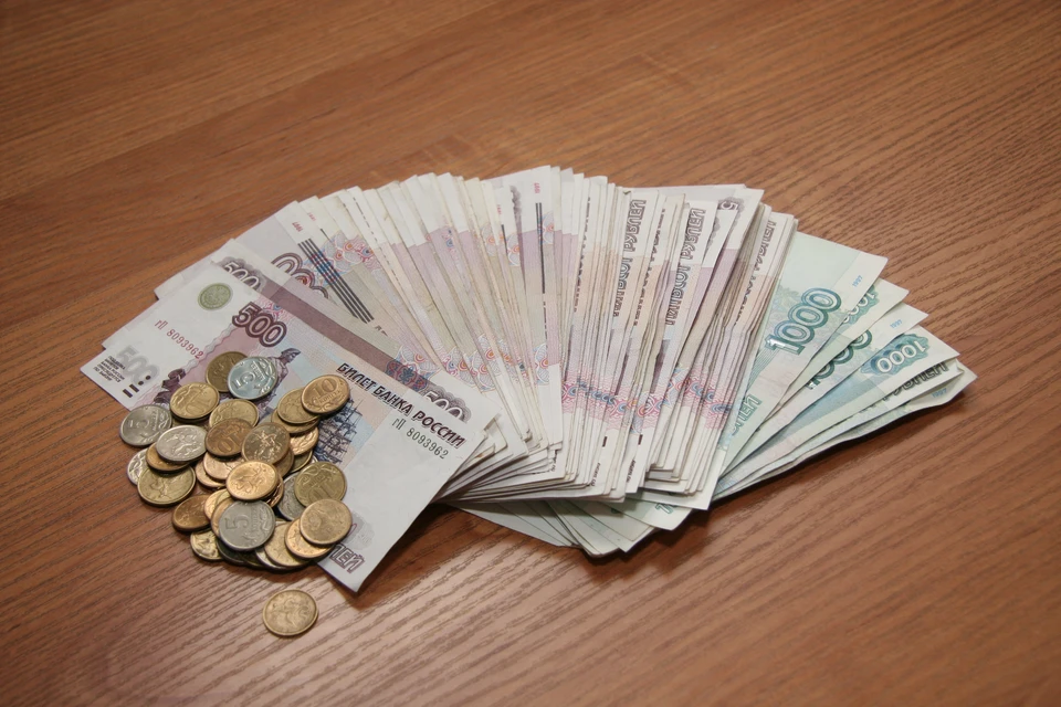 Женщина потратила деньги на личные нужды