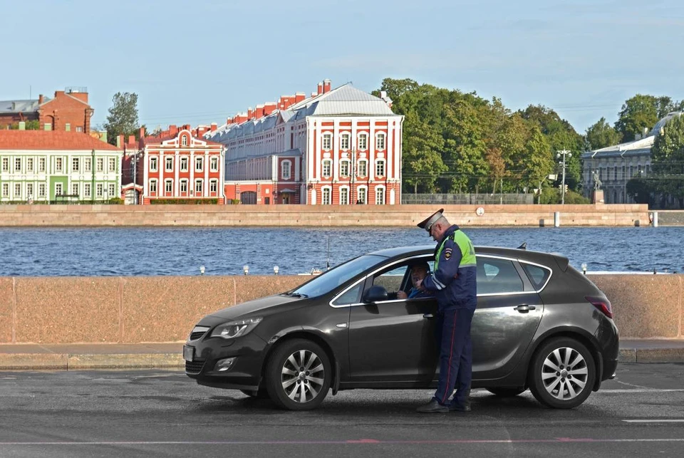 Некоторые автомобили привлекают меньше внимания дорожных инспекторов. Фото: Popova Valeriya / Shutterstock.com