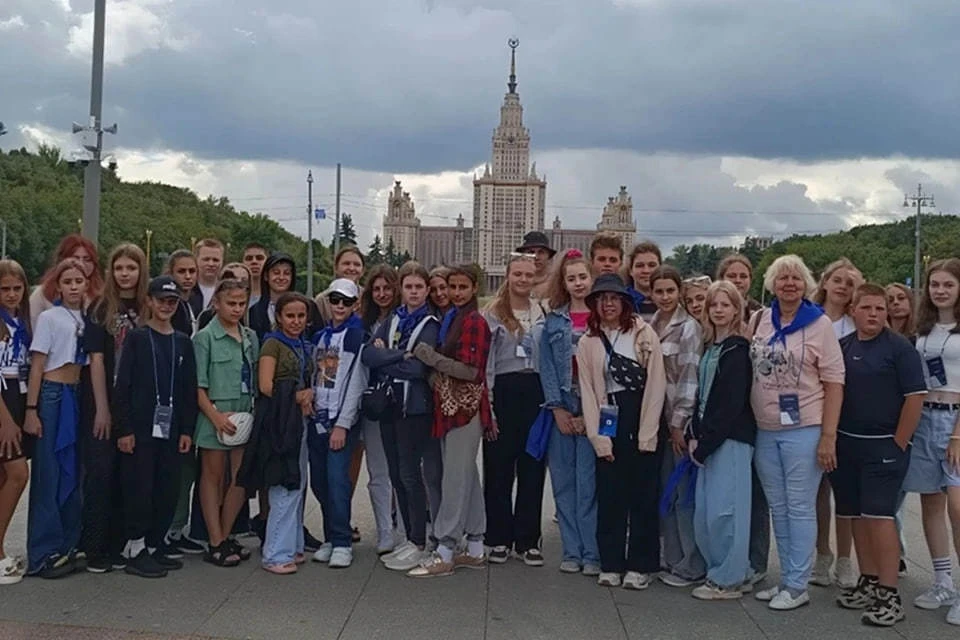 Более 3 тысяч школьников ДНР посетят Москву, Петербург, Ростов и Казань. Фото: ТГ/Толстыкина