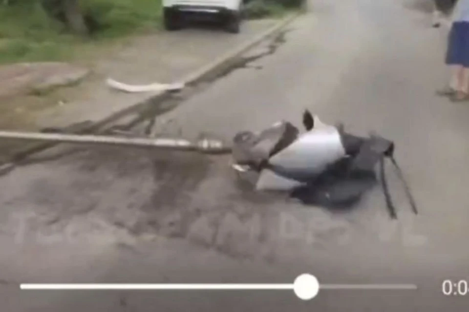 Бурова установка «намотала» кусок бампера и продолжала еще некоторое время его вертеть. Фото: принтскрин видео dpsvl