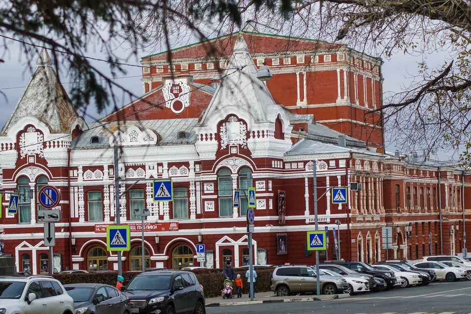 Здание театра заложили в 1887 году