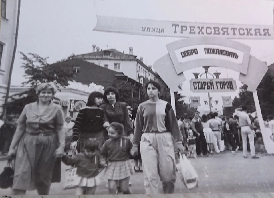 Улица Урицкого временно превратилась в Трехсвятскую. Фото Виктора Возика