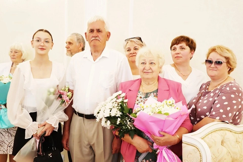 В Ярославской области чествовали молодоженов со стажем.