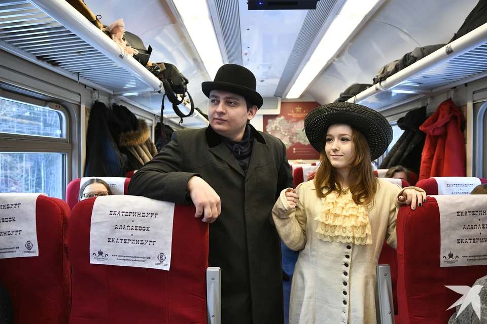 С 2021 года из Екатеринбурга в Алапаевск ездит Императорский поезд, в котором можно нарядится в стиле XIX века