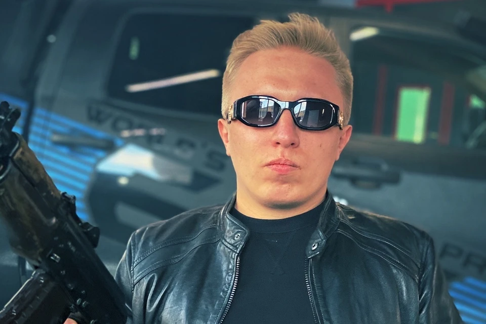 Рэпер давал концерт 13 июля, а после него решил прогуляться по центру, но нарвался на фанатов. Фото: личная страница АК-47
