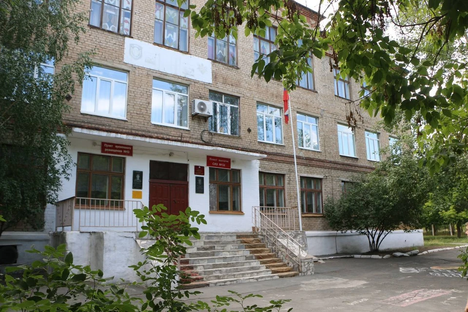 В 2025 году в здании 1963 года постройки отремонтируют крышу и наружные сети, а также заменят окна. Фото: ТГ-канал Евгения Солнцева