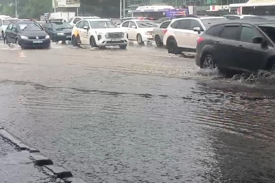 Дороги в Новосибирске затопило.