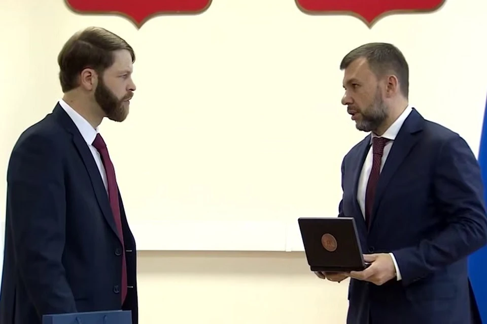 Глава ДНР Денис Пушилин вручил Дэниелу Мартиндейлу орден Республики. Фото: ТГ/Пушилин