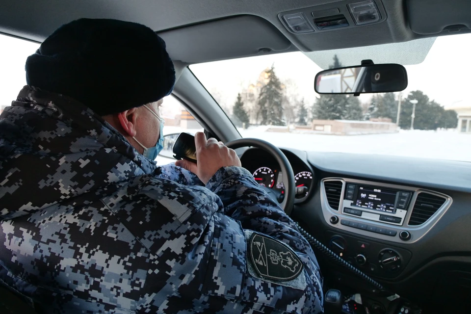 В Кузбассе задержали нетрезвого водителя, создававшего угрозу на дороге.