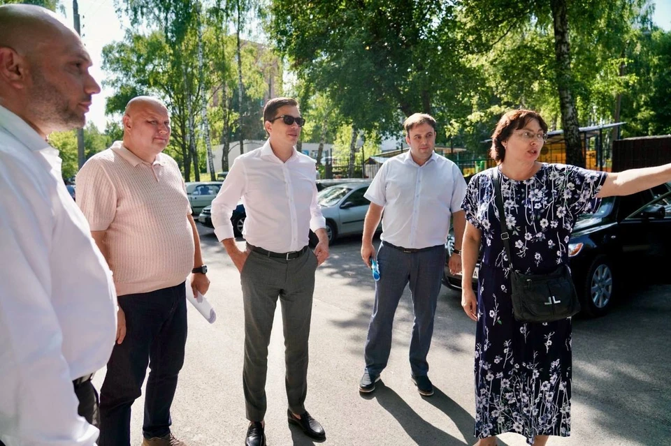 Юрий Шалабаев оценил ход ремонта придомовых территорий в городе.