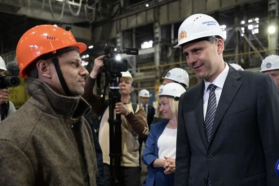 Денис Паслер посетил Кушвинский завод прокатных валков. Фото: Департамент информационной политики региона
