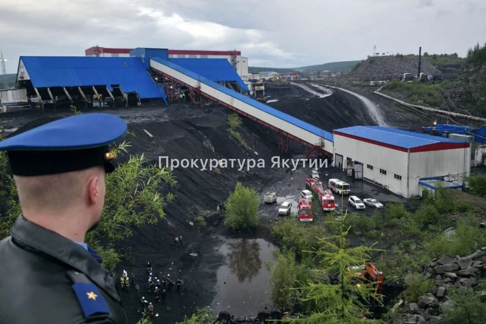 В Якутии при съезде машины с вахтовиками с обрыва погибло 14 человек. Фото: ТГ-канал прокуратуры Якутии