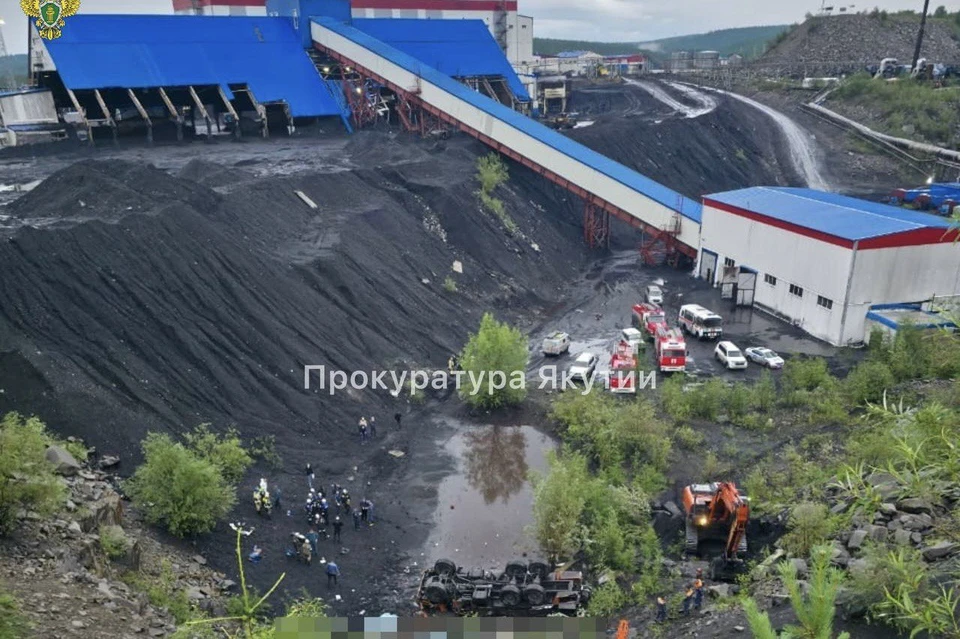 В Якутии автобус с вахтовиками упал с 25-метрового обрыва, погибли 14 человек. Фото: ТГ-канал прокуратуры Якутии