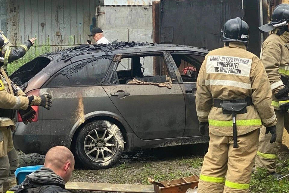 Причина пожара и ущерб устанавливаются. Фото: предоставлено очевидцами