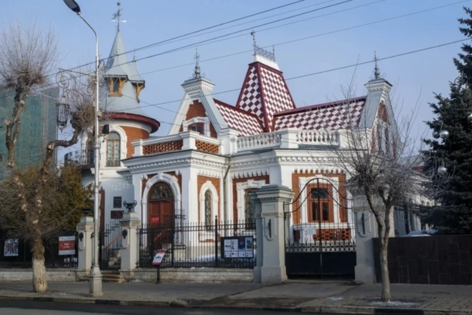 За свою долгую историю особняк Клодта сменил несколько владельцев.