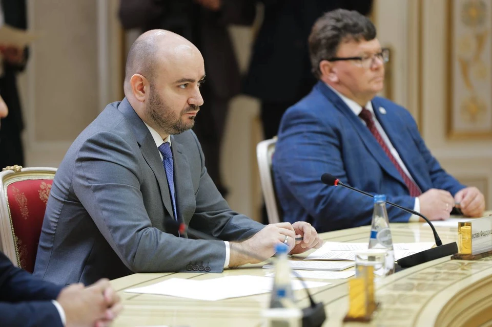 Вячеслав Федорищев предложил смягчить барьеры при покупке сельхозтехники. Фото: пресс-служба президента Республики Беларусь
