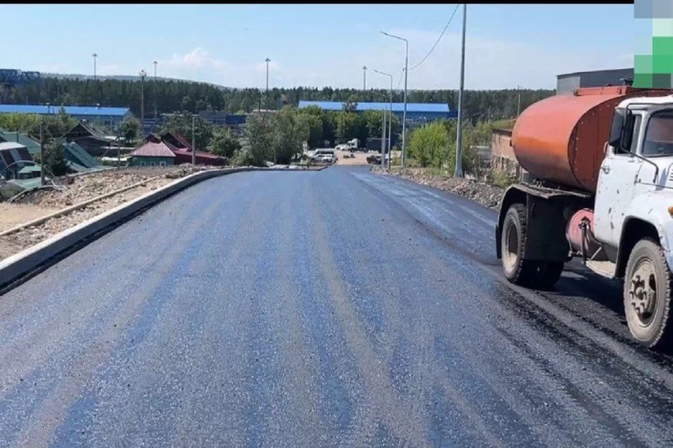 В Иркутске на станции Батарейной начали асфальтировать дорогу. Фото: администрация города Иркутска