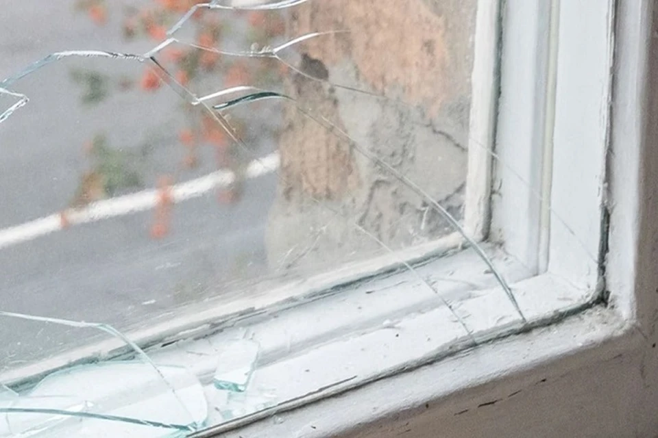 В СНТ «Мечта» взрывная волна выбила стекла в частном доме