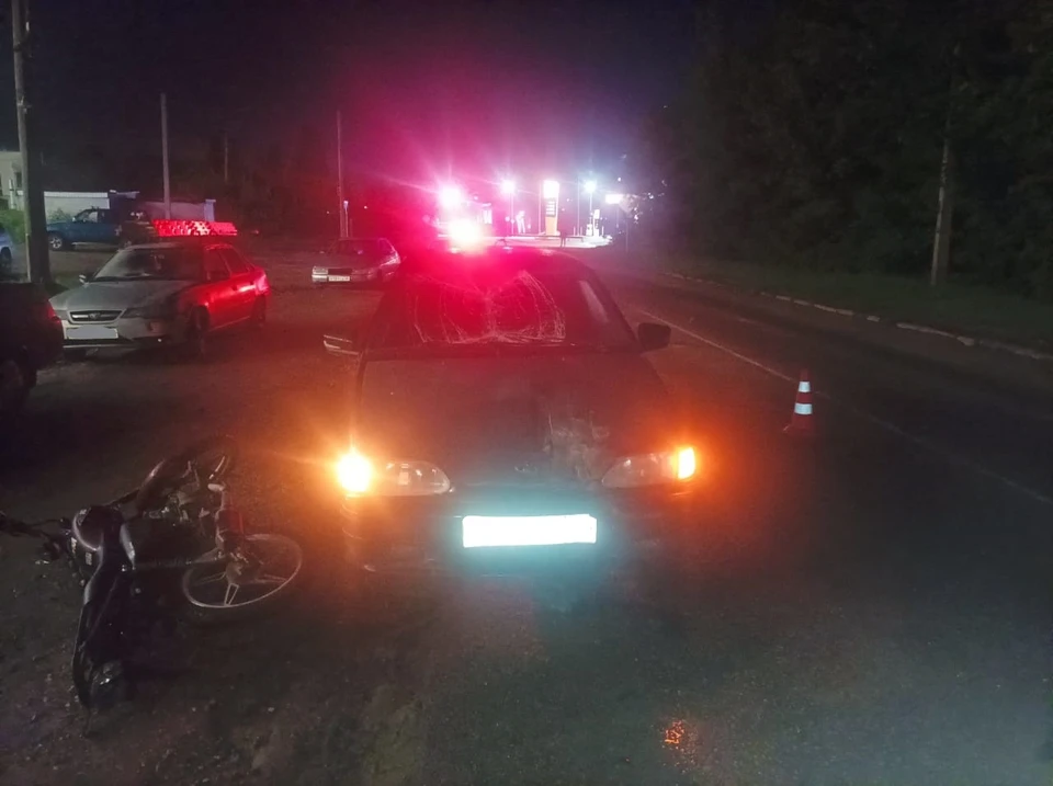 Столкновение с отечественным автомобилем ВАЗ-211440 произошло на улице Гагарина в Грязях. Фото управления Госавтоинспекции по Липецкой области.