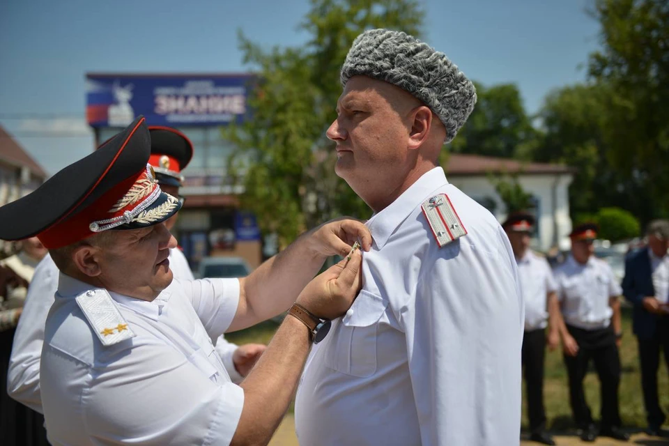 Вице-губернатор Александр Власов вручил войсковые награды инструкторскому составу полигона «Кирпили». Фото: t.me/admkrai