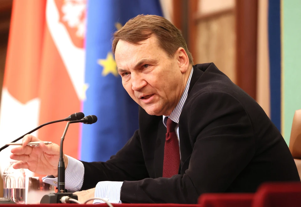 Сикорский: Украина не станет членом ЕС, если будет коррумпированной страной