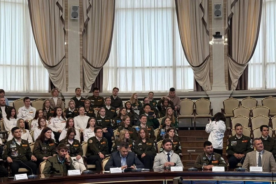 200 студентов из 12 регионов страны будут помогать в больницах города до конца августа. Фото: правительство Новосибирской области.