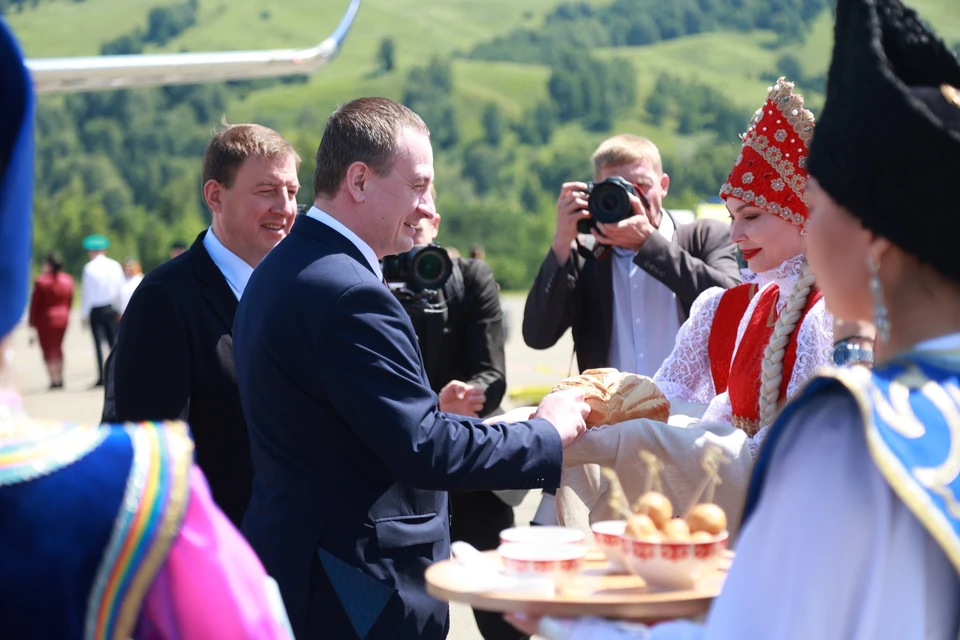 Делегацию встретил глава региона Андрей Турчак.