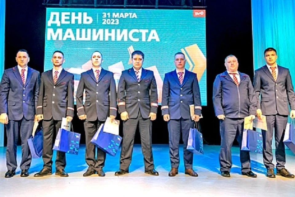 Один из погибших Николай Сун-Цо-Жен ( стоит в центре). Фото: Дальневосточная магистраль