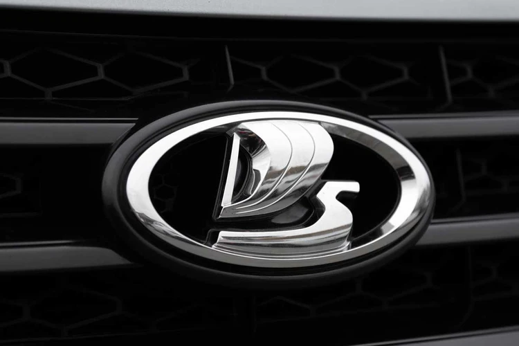 АвтоВАЗ отреагировал на проблему подключения iPhone к мультимедиа LADA Iskra
