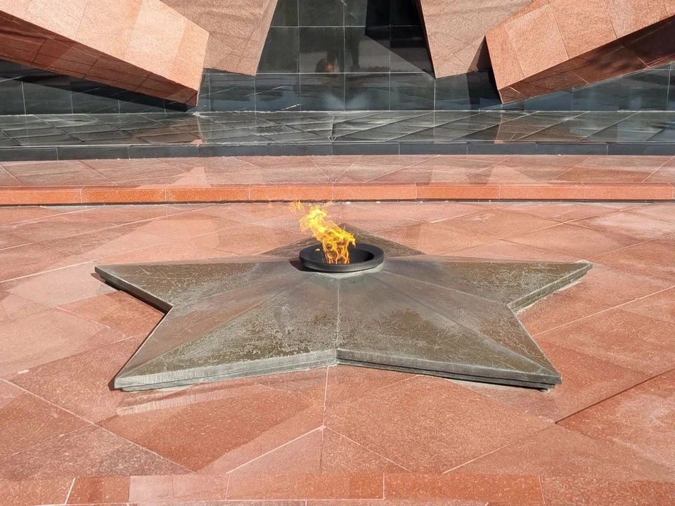 Церемония прошла на площади Славы.