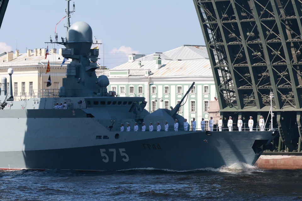 В День ВМФ Путин прибыл в Санкт-Петербург