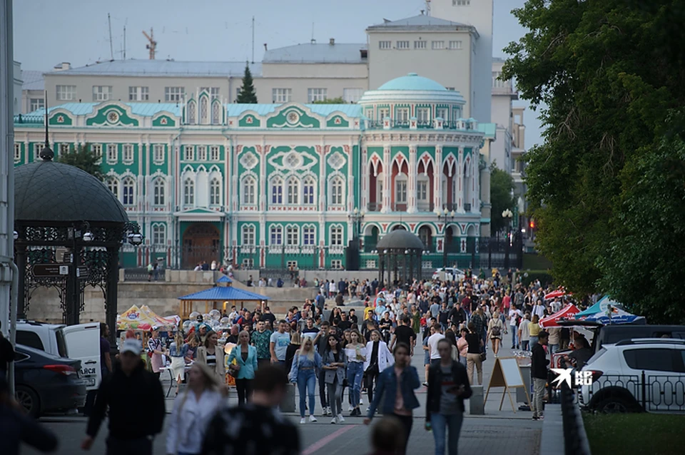 Улицы Екатеринбурга чистят после сильных дождей