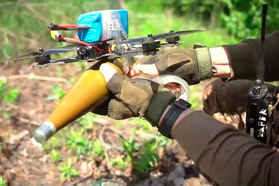 Минобороны России демонстрирует кадры боевой работы расчета FPV-дронов 25-й общевойсковой армии группировки войск «Запад»