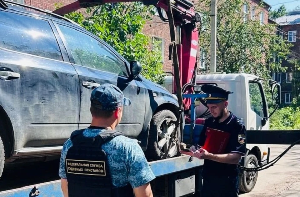 Приставы арестовали иномарку ярославца, в отношении которого возбуждено 78 исполнительных производств.