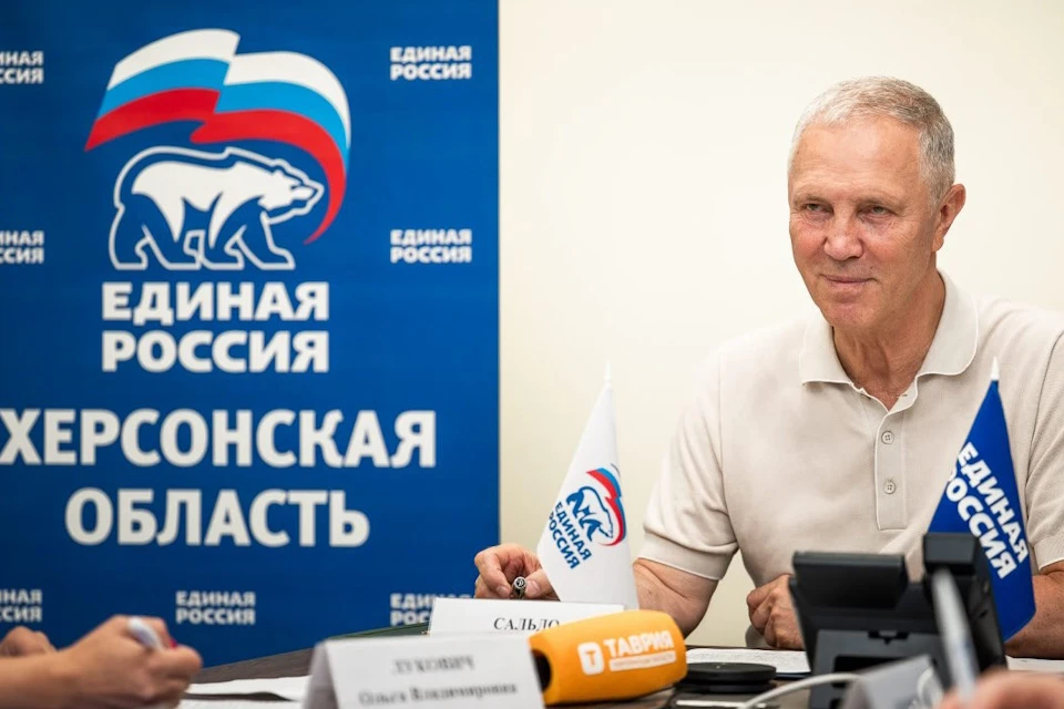 Губернатор участвует в приеме граждан Фото: ЕР
