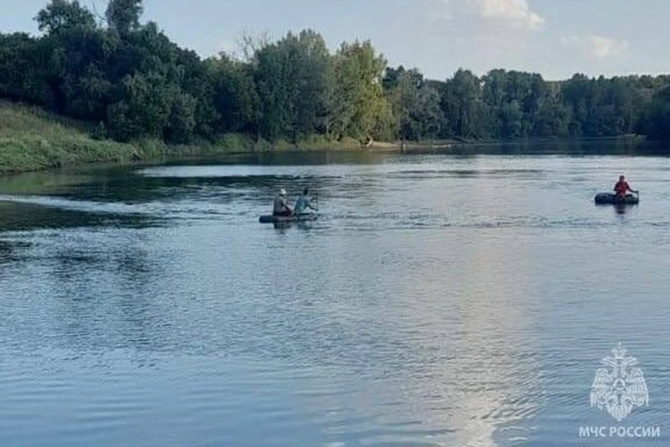 Подростку удалось вытолкнуть сестру на мелководье, но сам он скрылся под водой. Фото: МЧС Оренбуржья