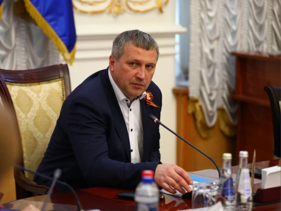 На месте происшествия работали сотрудники правоохранительных органов.