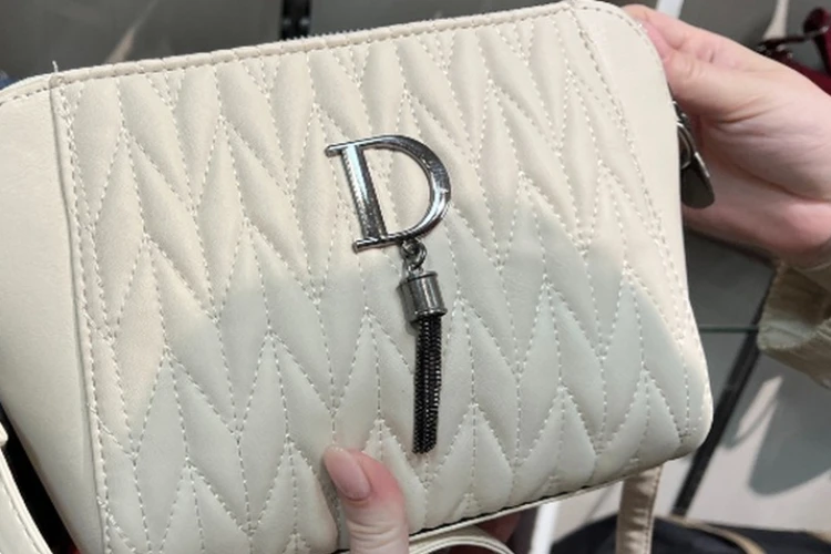Продавала Dior за копейки: богатейший модный дом подал в суд на жительницу Приморья