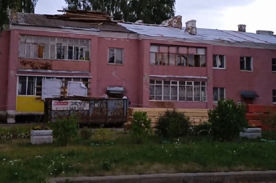 В доме в поселке Крсный Бор до сих пор не сделали крышу. ФОТО: группа "Жесть Ярославль" ВКонтакте