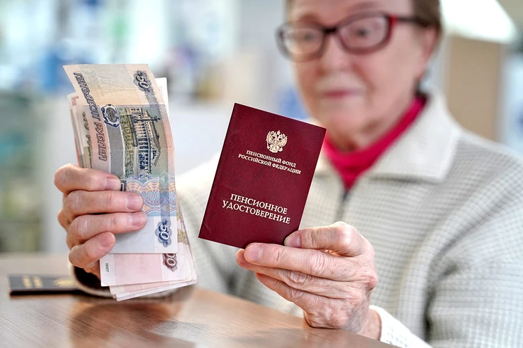 Почему никогда не работавшие пенсионеры получат такие же выплаты, как и работавшие: названы главные причины