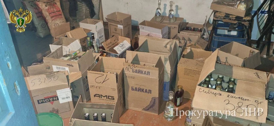 Пенсионер продавал алкоголь неизвестного происхождения. Фото: Прокуратура ЛНР